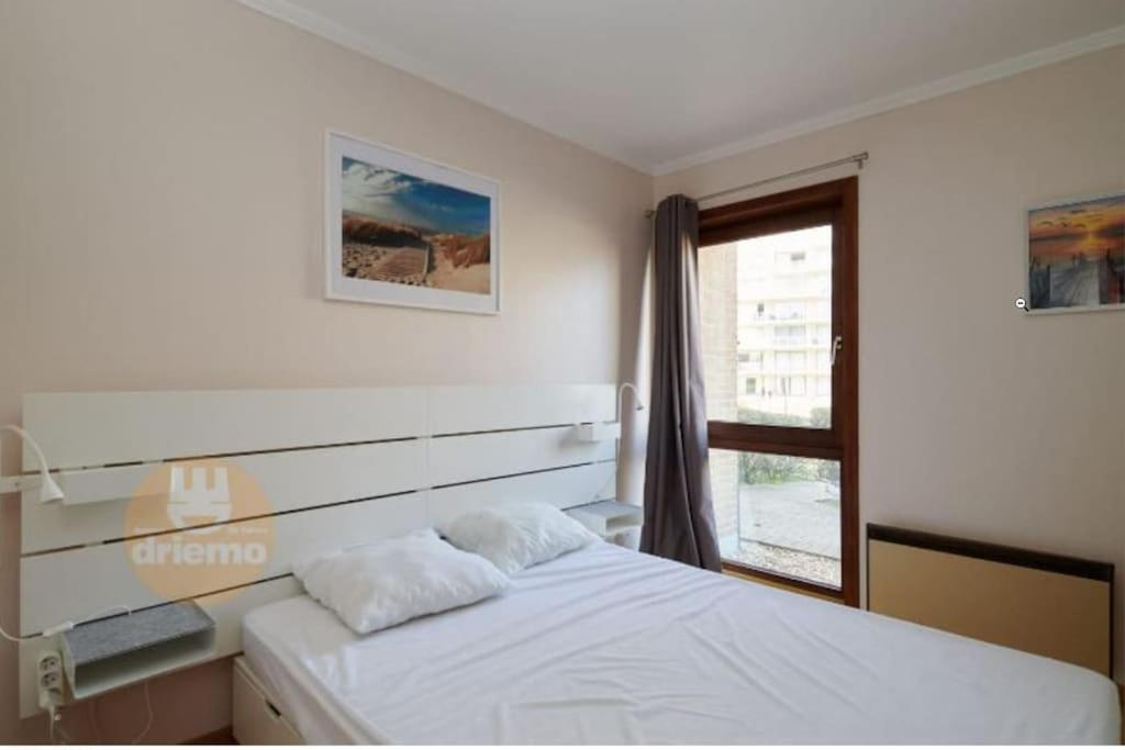 4-Persoons Appartement Met Een Mooi Uitzicht De Panne Luaran gambar