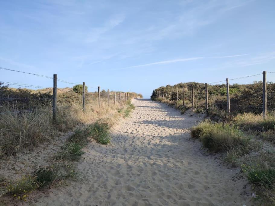 4-Persoons Appartement Met Een Mooi Uitzicht De Panne Luaran gambar