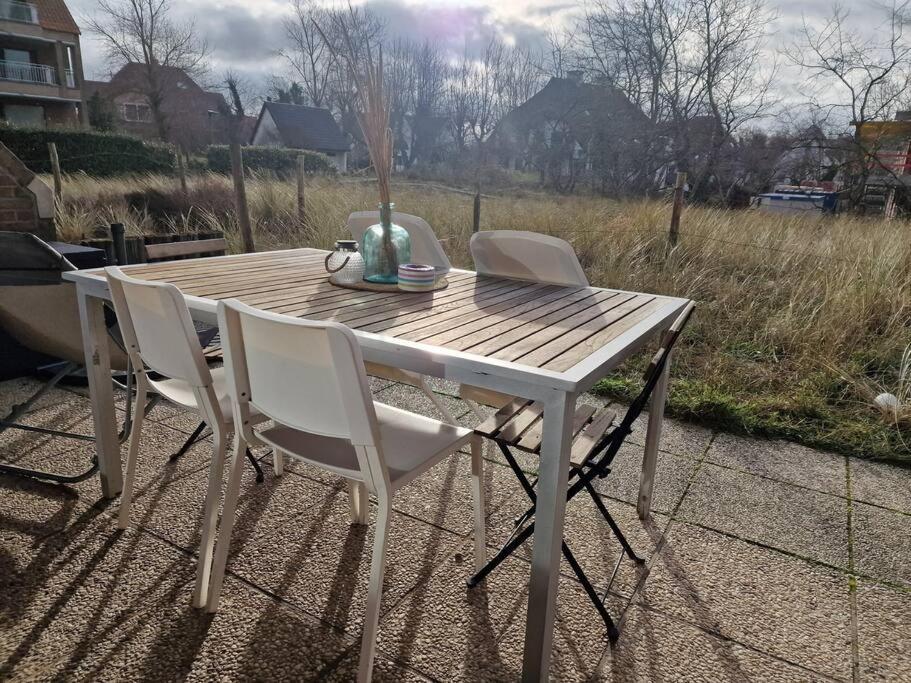 4-Persoons Appartement Met Een Mooi Uitzicht De Panne Luaran gambar