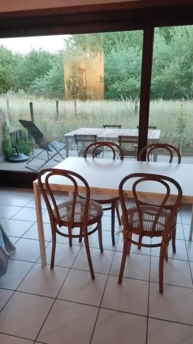 4-Persoons Appartement Met Een Mooi Uitzicht De Panne Luaran gambar