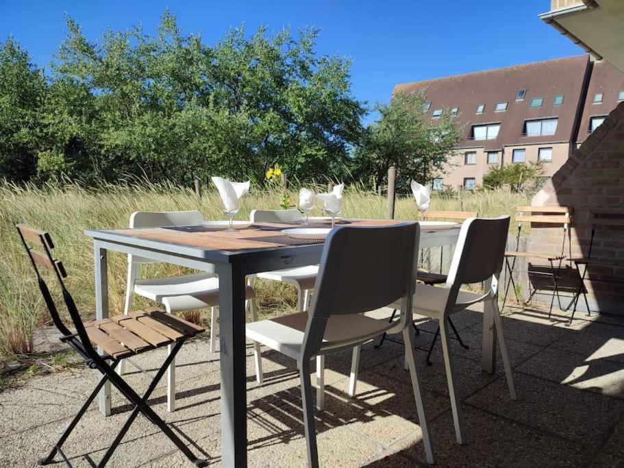 4-Persoons Appartement Met Een Mooi Uitzicht De Panne Luaran gambar